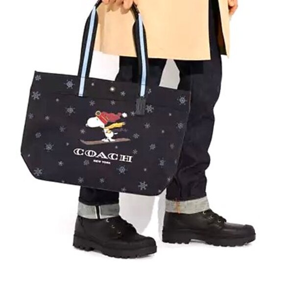 NWT Limited Edition - COACH x Peanuts Snoopy Ski Tote - COACH #CE632 - Picture 15 of 15